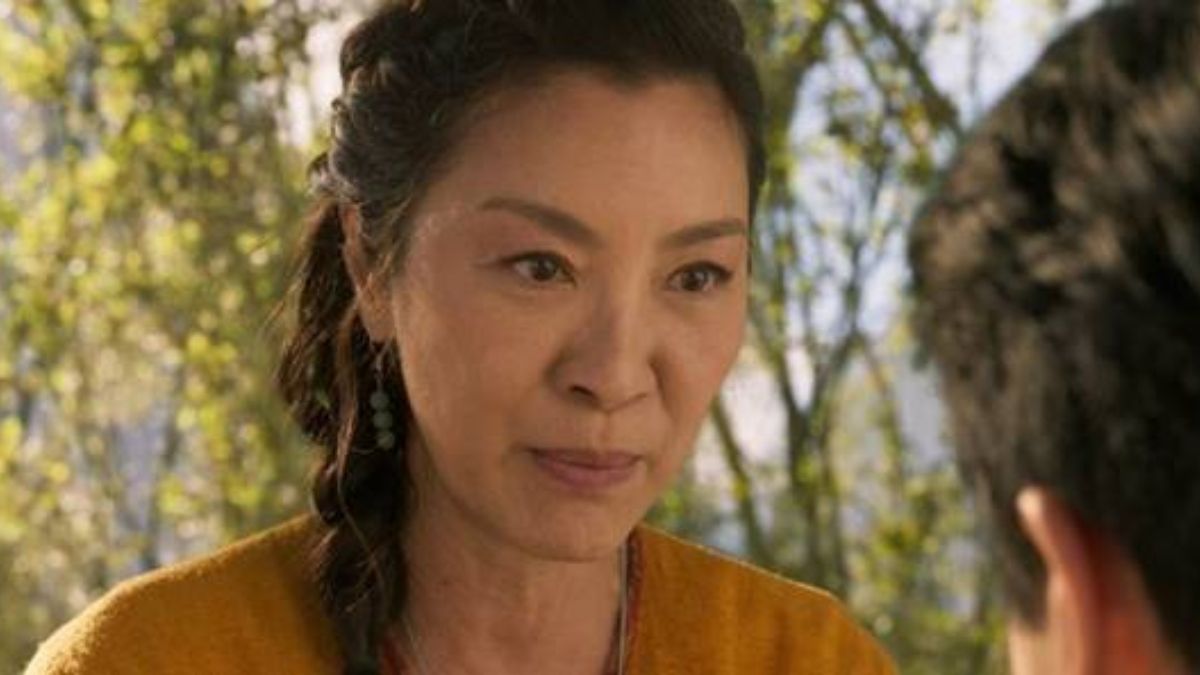 Ying Nan em "Shang-Chi e a Lenda dos Dez Anéis" (Reprodução/Marvel Studios)