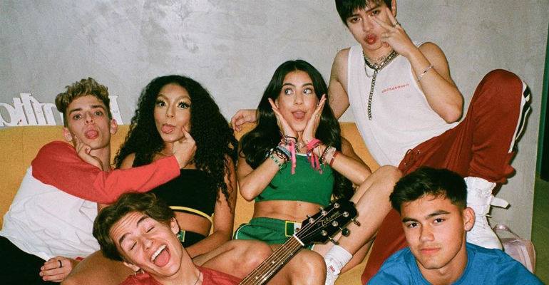 Now United completa três anos e fãs comemoram sucesso do grupo multinacional