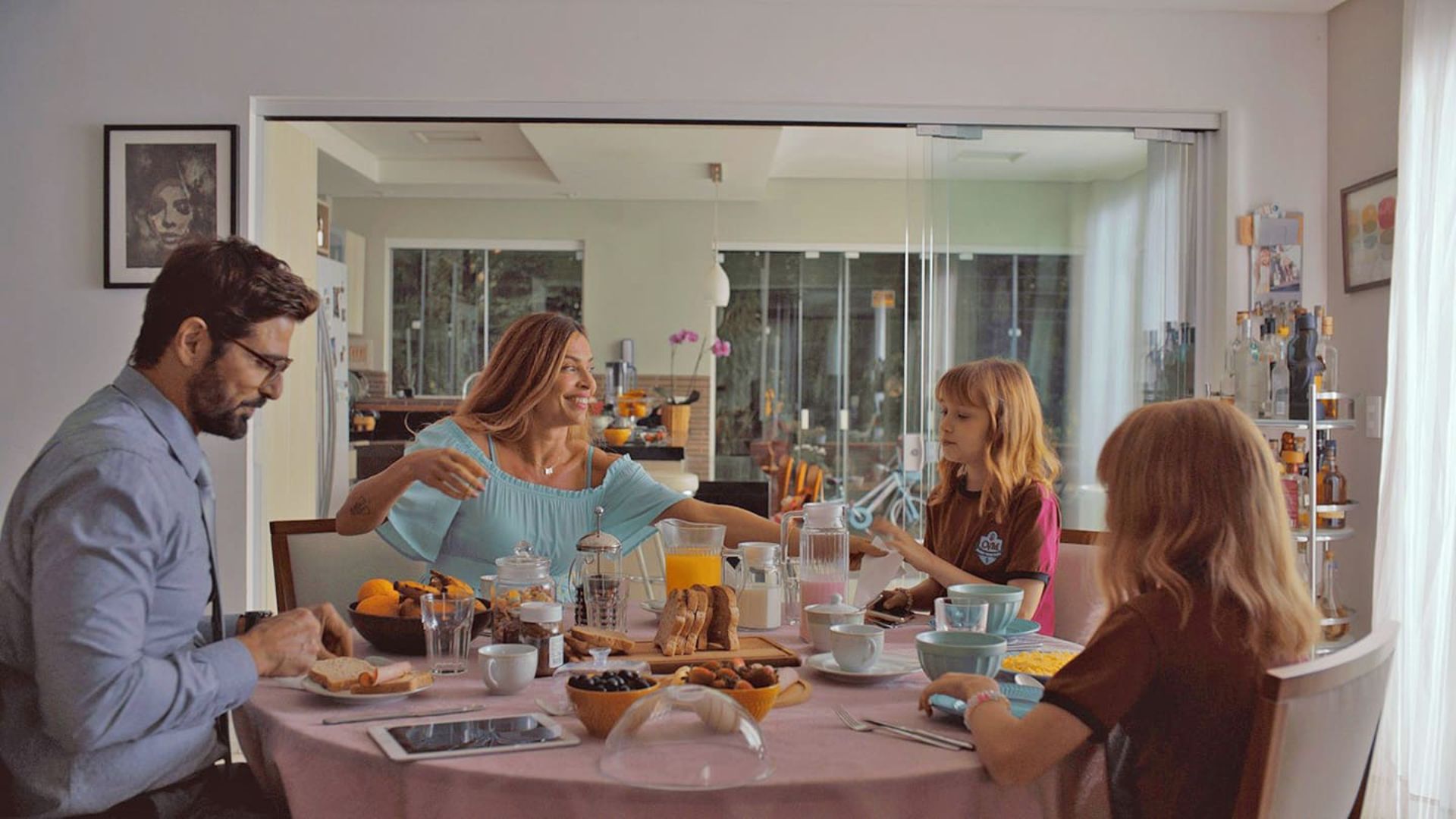 “Uma Família Feliz”, com Grazi Massafera e Reynaldo Gianecchini, estreia nos streamings