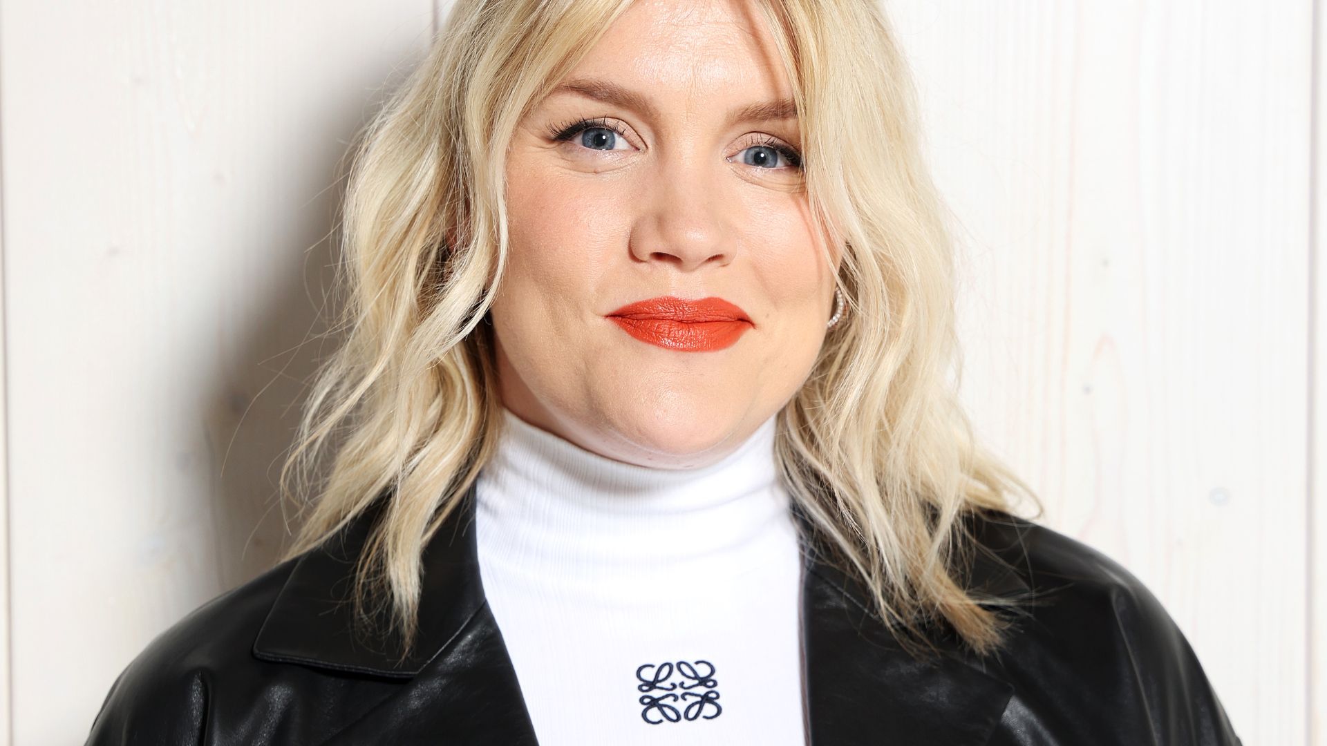 Emerald Fennell, de “Saltburn”, vai adaptar o clássico “O Morro dos Ventos Uivantes”