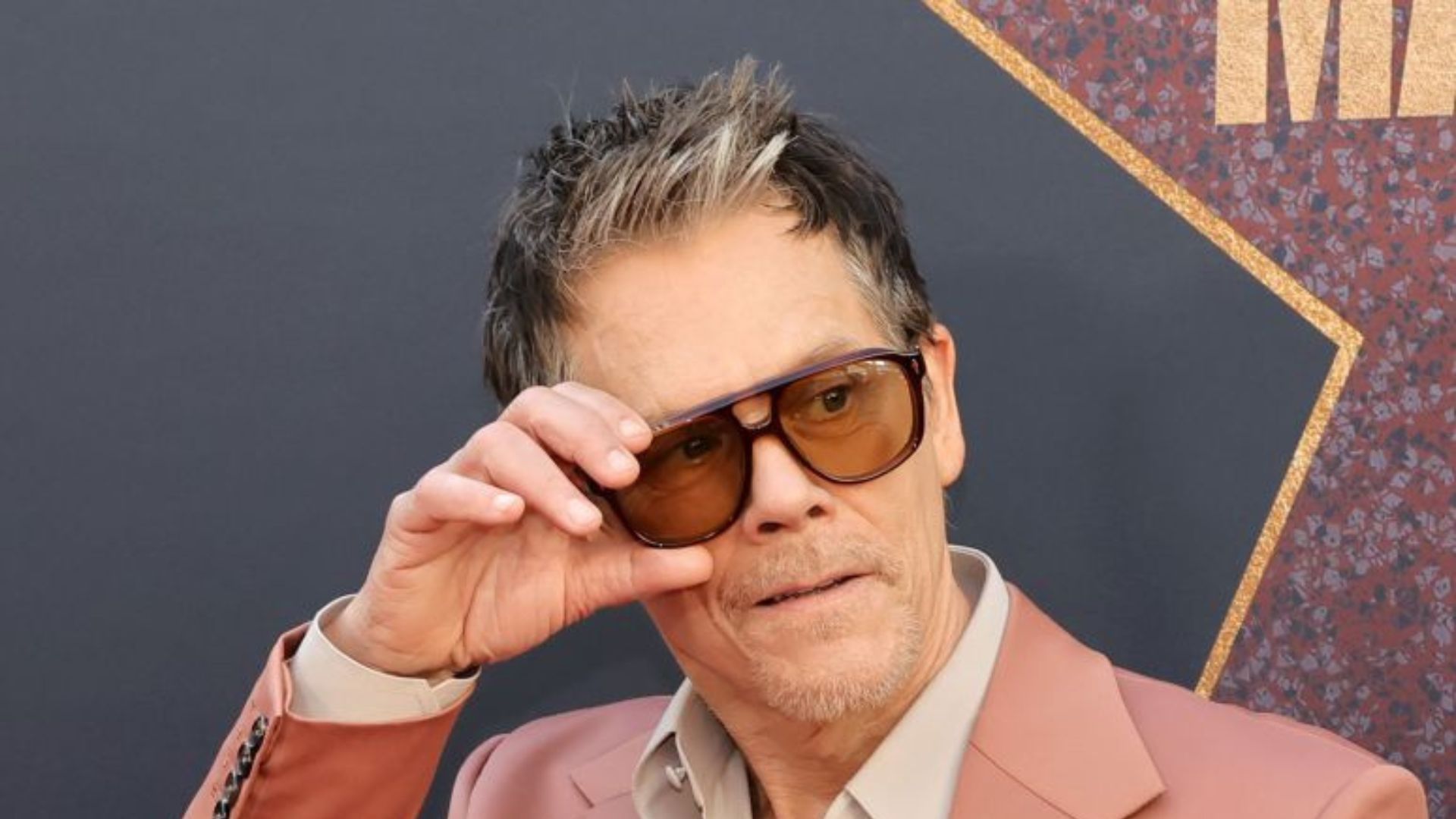 Kevin Bacon confessa ter usado disfarce protético para não ser reconhecido