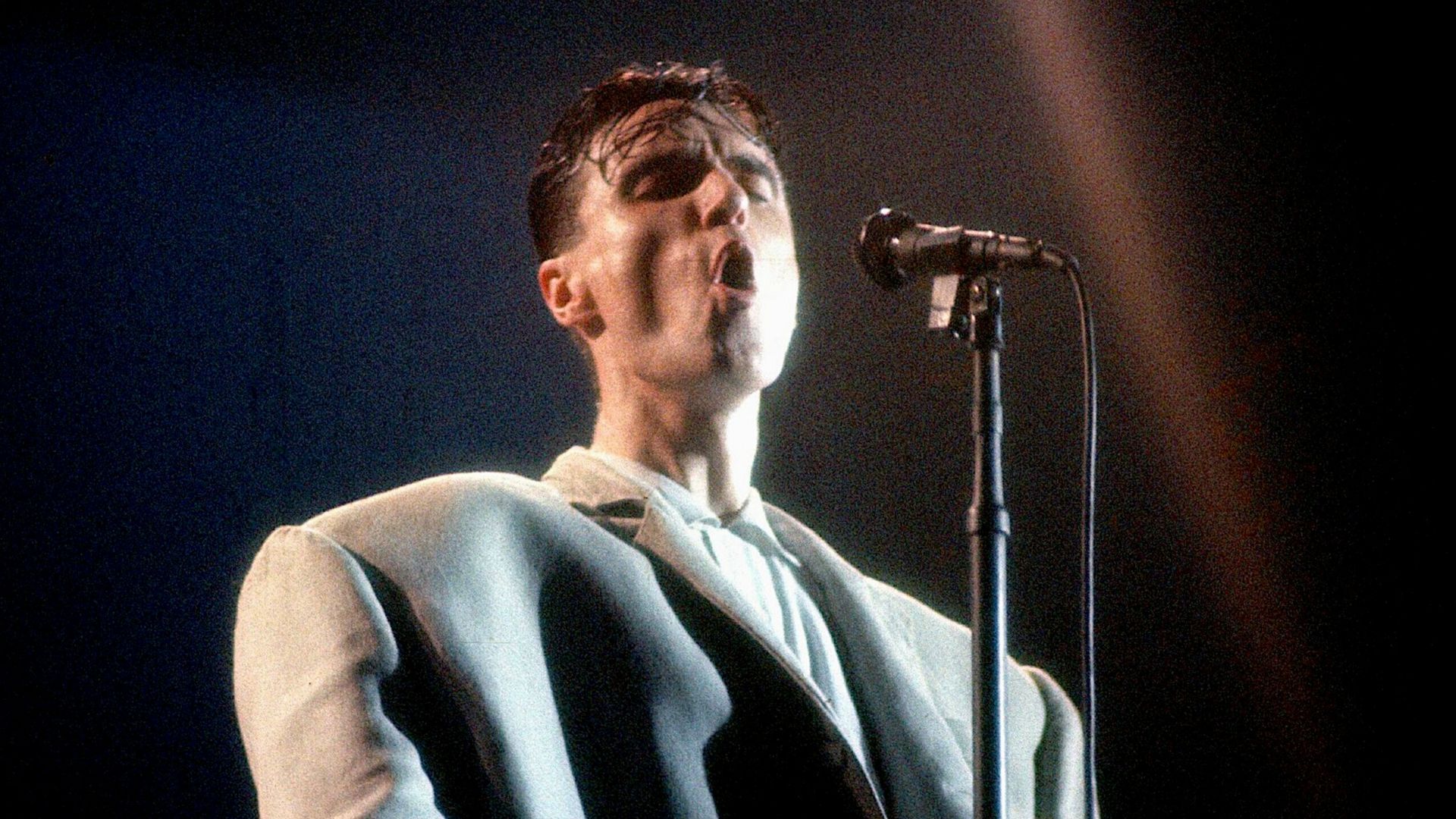 “Stop Making Sense”, filme-concerto do Talking Heads, ganha cartaz brasileiro; confira