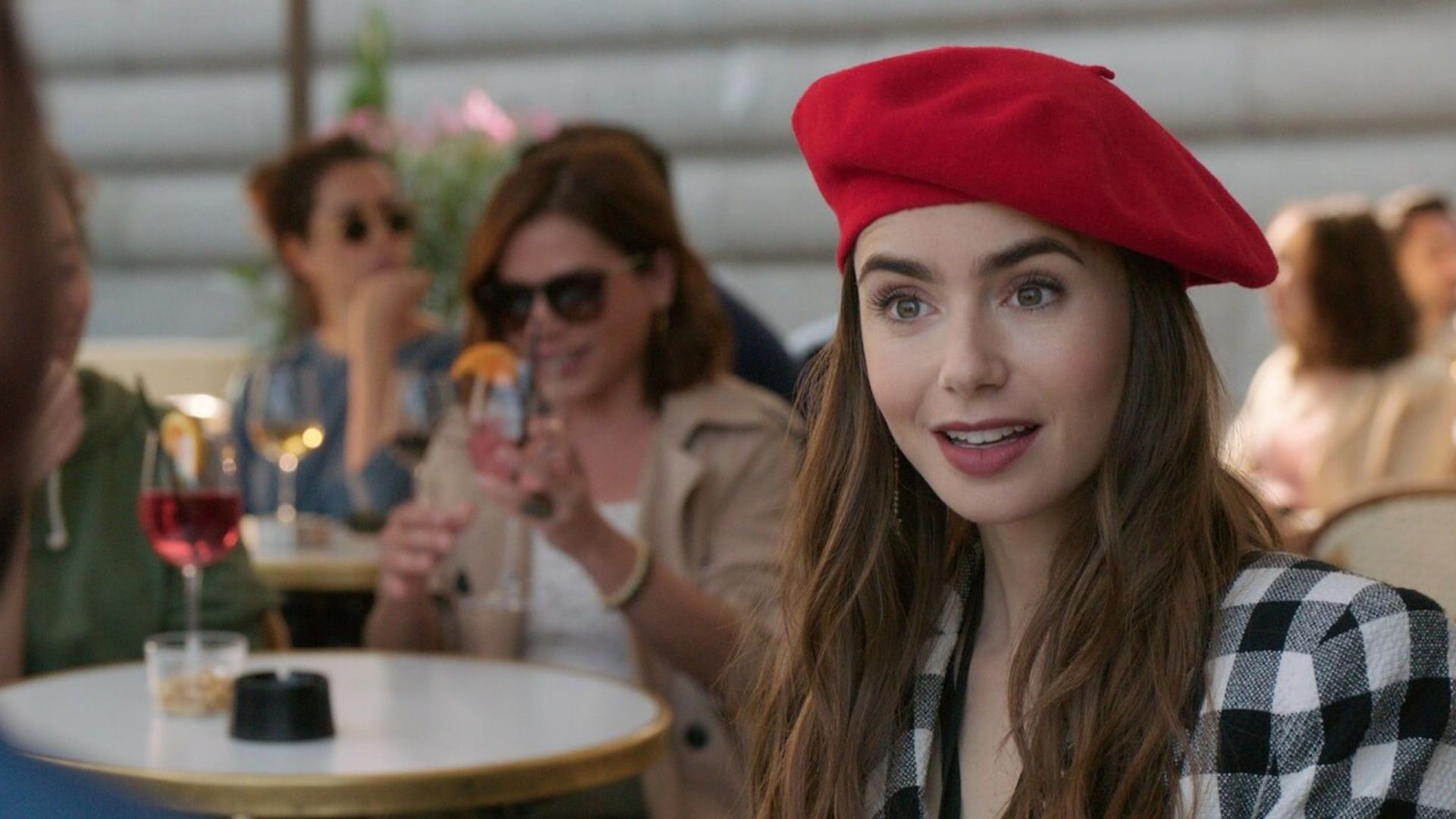 “Emily em Paris” retorna com primeiros episódios da 4ª temporada na Netflix