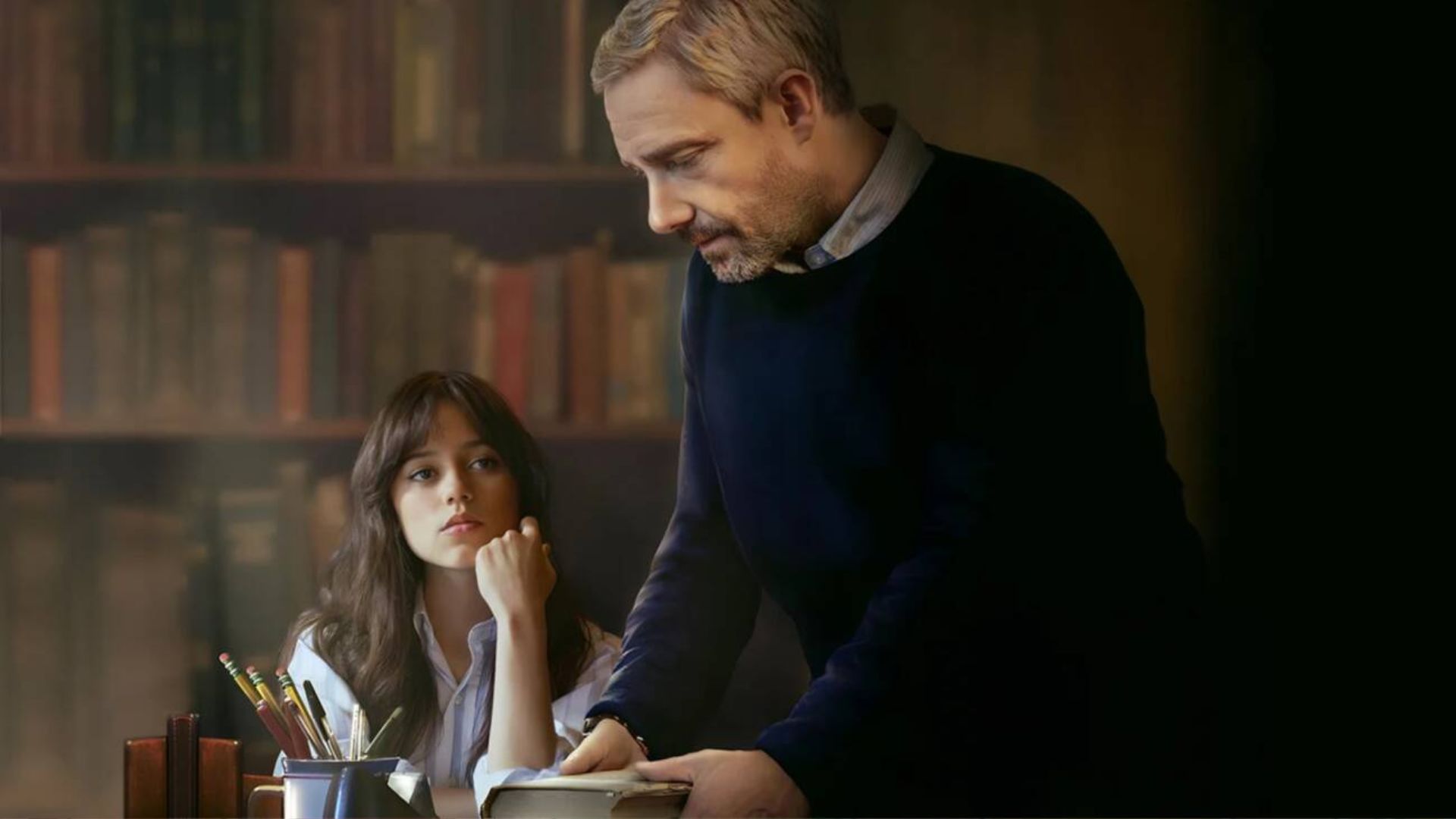 Jenna Ortega fala sobre diferença de idade de Martin Freeman em cena de sexo de “Miller’s Girl”