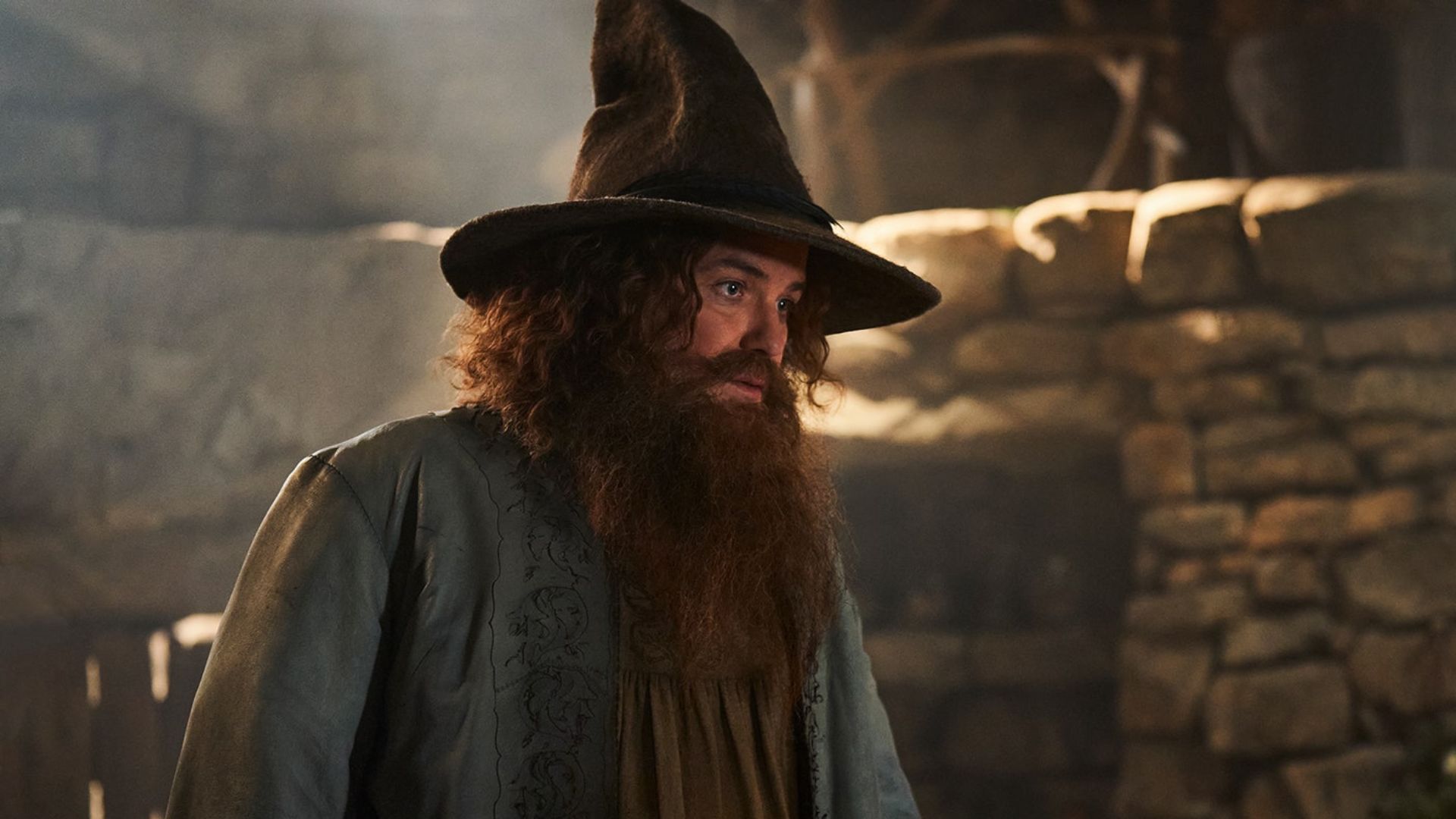 “Os Anéis de Poder”: Quem é Tom Bombadil, personagem de “O Senhor dos Anéis” que nunca apareceu?