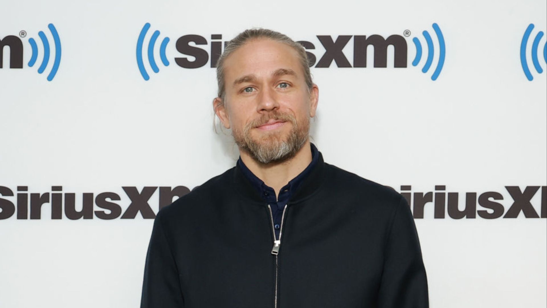 Charlie Hunnam será Ed Gein na 3ª temporada de “Monstro”, da Netflix, diz site