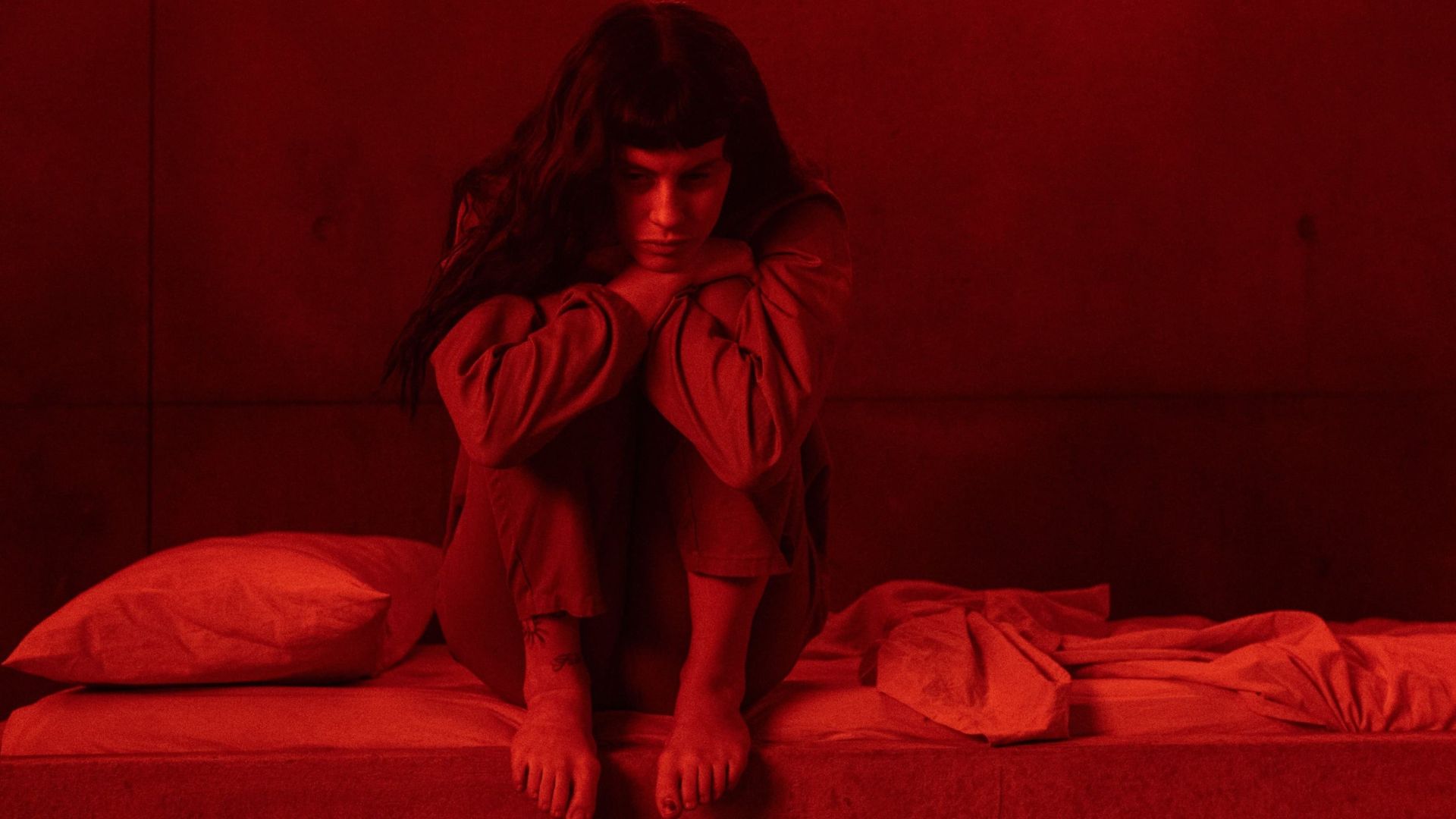 Novo clipe de “O Poço 2” revela motivo que levou protagonista para a prisão
