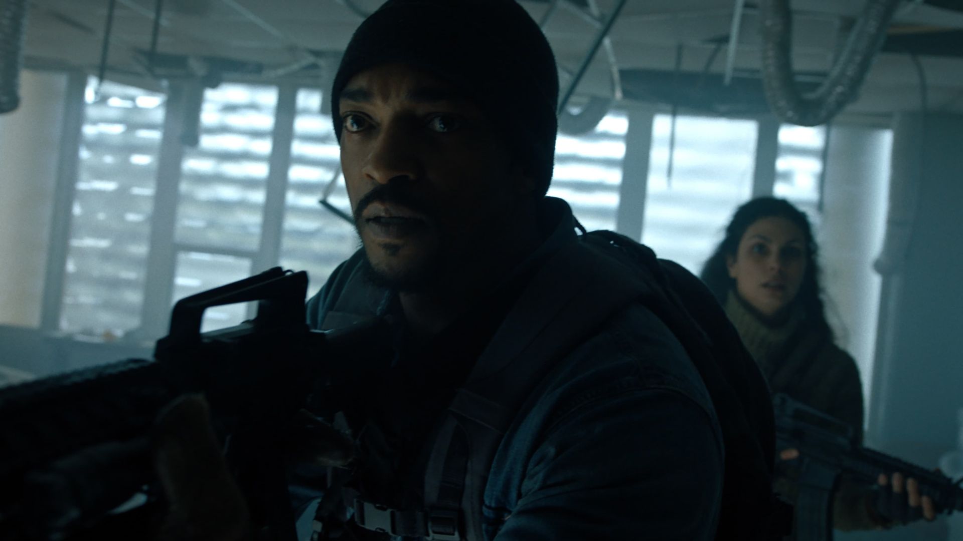 Anthony Mackie enfrenta o apocalipse no teaser do thriller A Linha da Extinção; assista