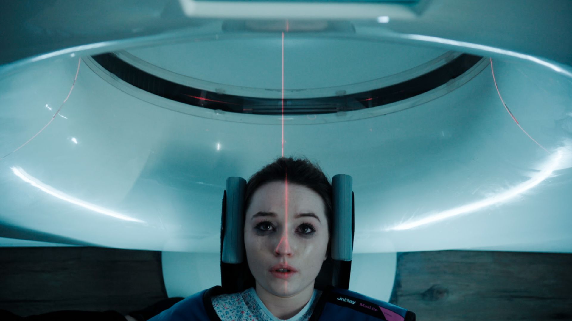 Kaitlyn Dever inventa doença por popularidade no trailer de Vinagre de Maçã