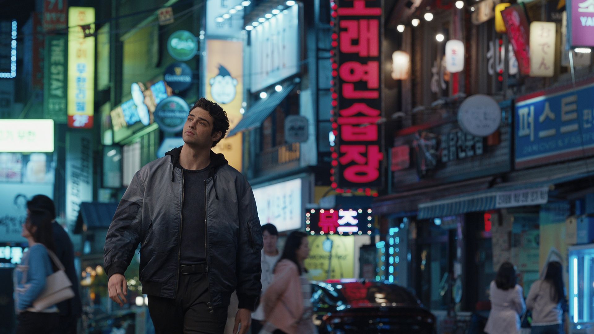 2ª temporada de Recruta, série com Noah Centineo, ganha novas imagens