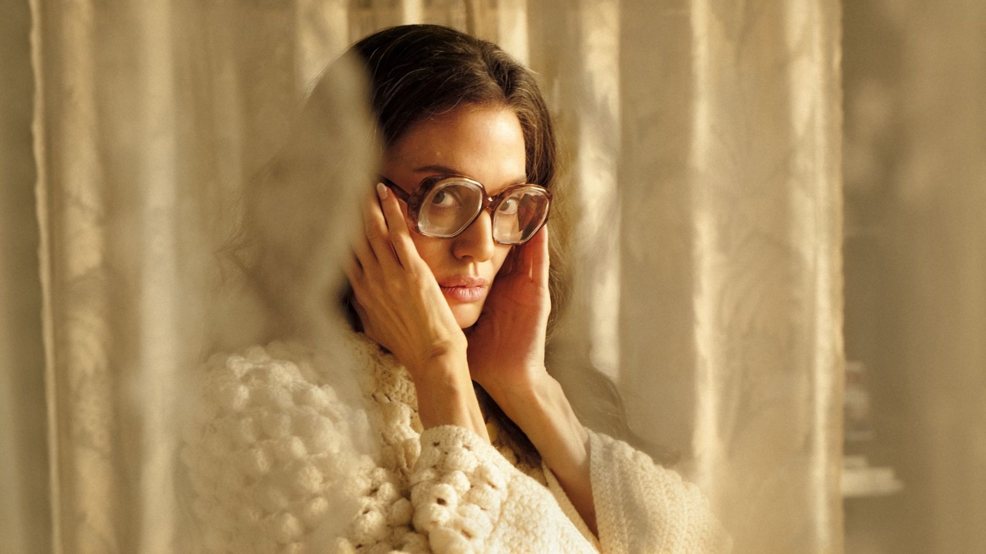 Maria Callas, com Angelina Jolie, estreia nos cinemas brasileiros
