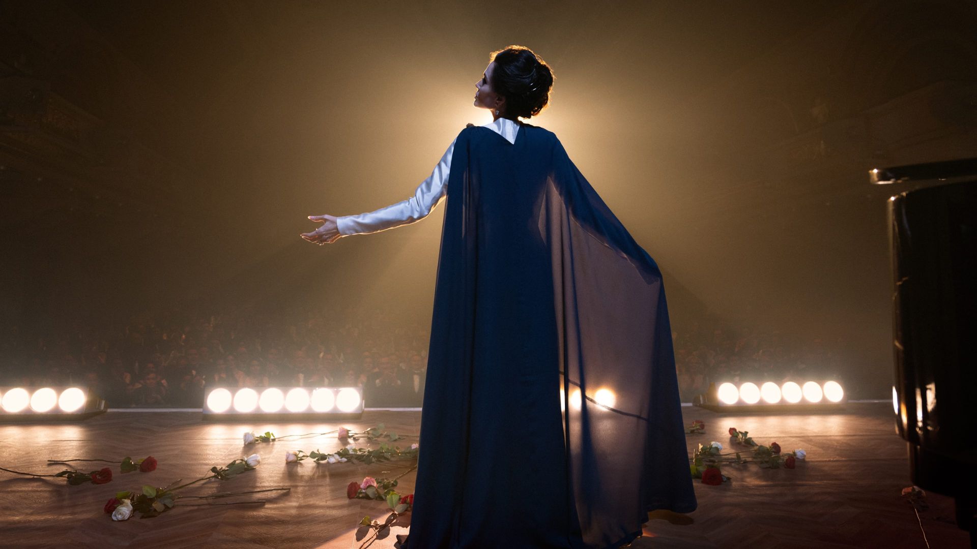 Maria Callas é ode à eternidade de uma voz em seus últimos dias | CineBuzzIndica