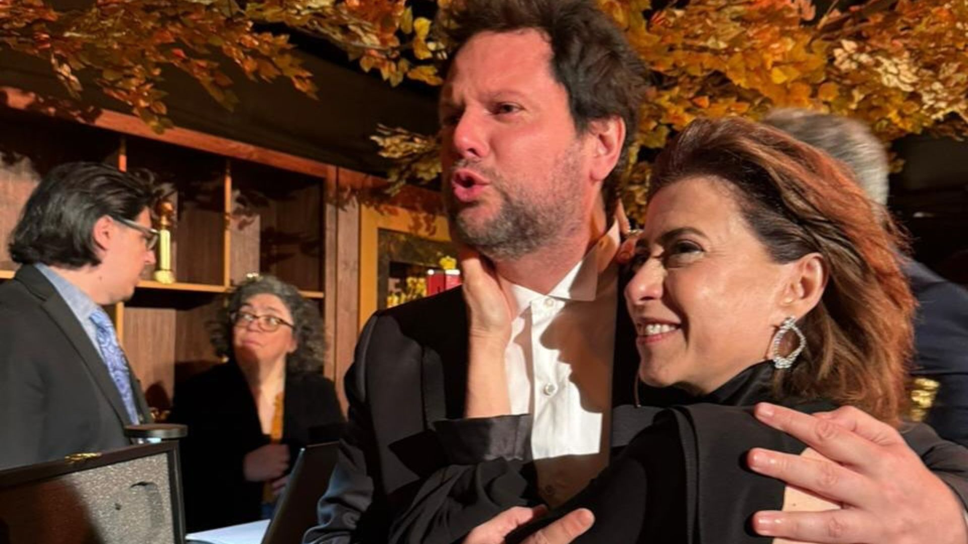 Selton Mello chora após vitória de Fernanda Torres no Globo de Ouro: ‘Muito amor’