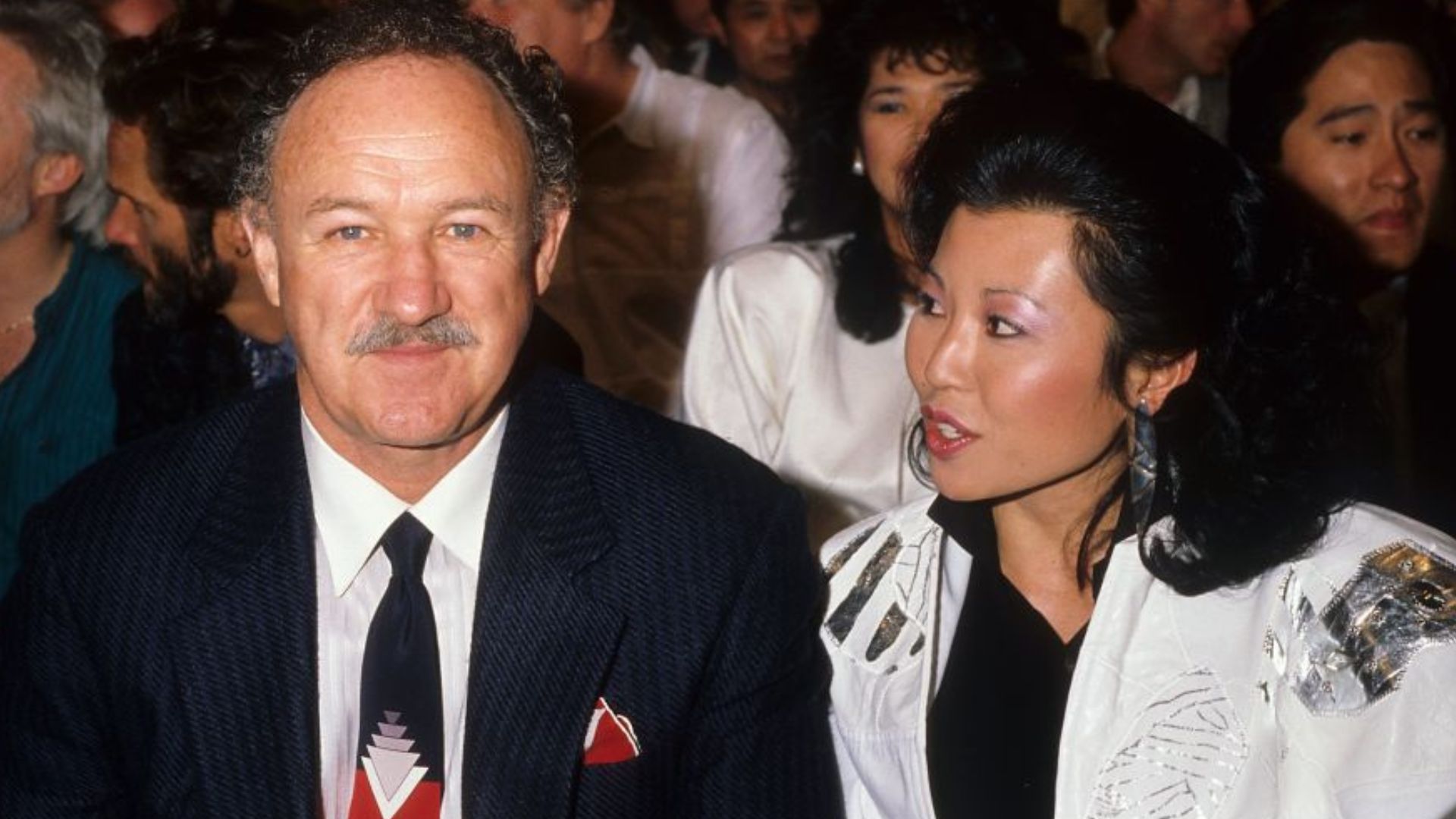 Gene Hackman, ator vencedor do Oscar, e sua esposa são encontrados mortos em casa