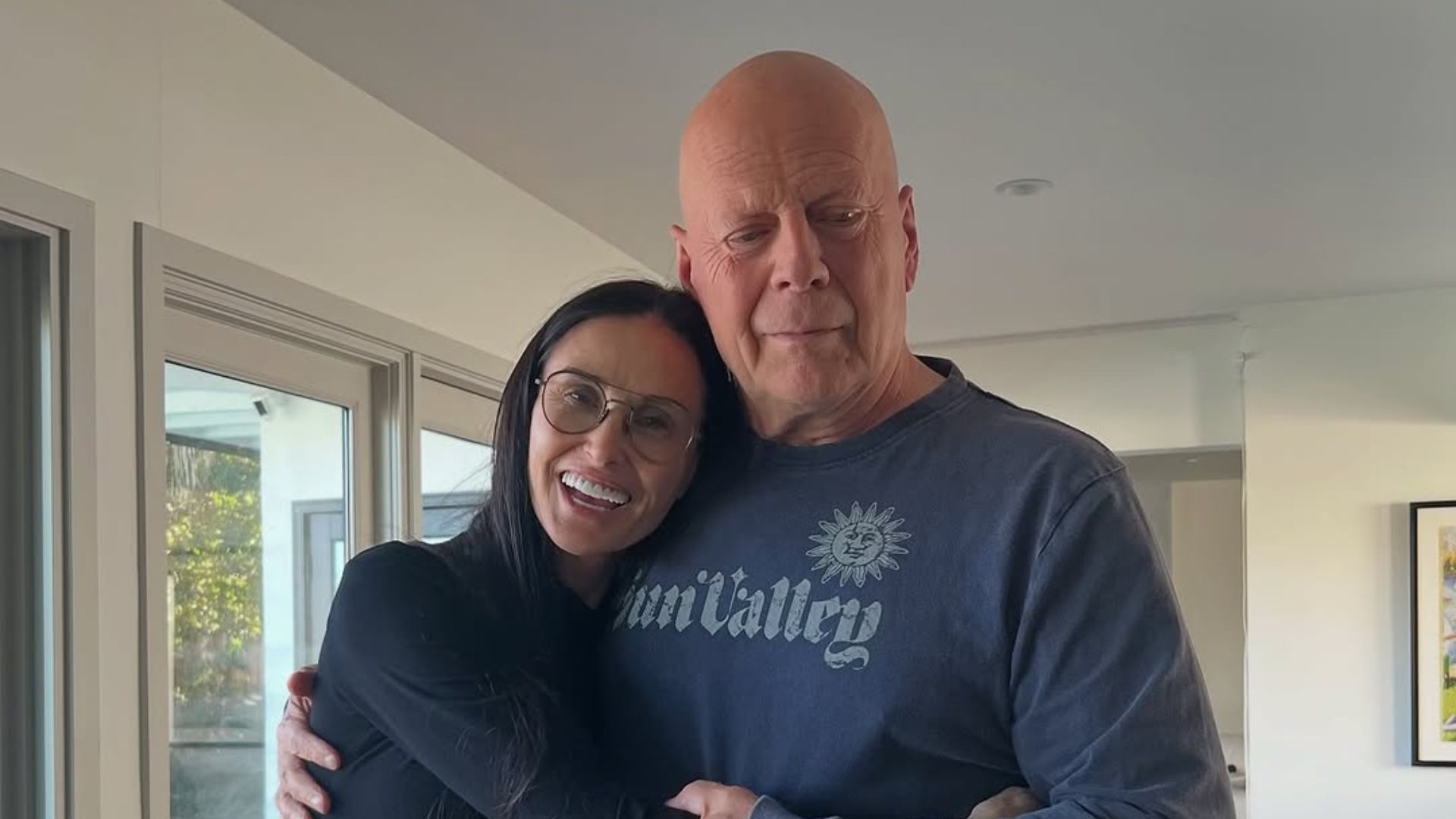Demi Moore celebra 70 anos de Bruce Willis, diagnosticado com demência, nas redes sociais