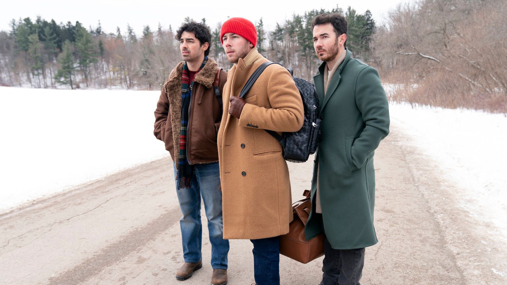 Filme natalino dos Jonas Brothers para o Disney+ ganha primeira imagens