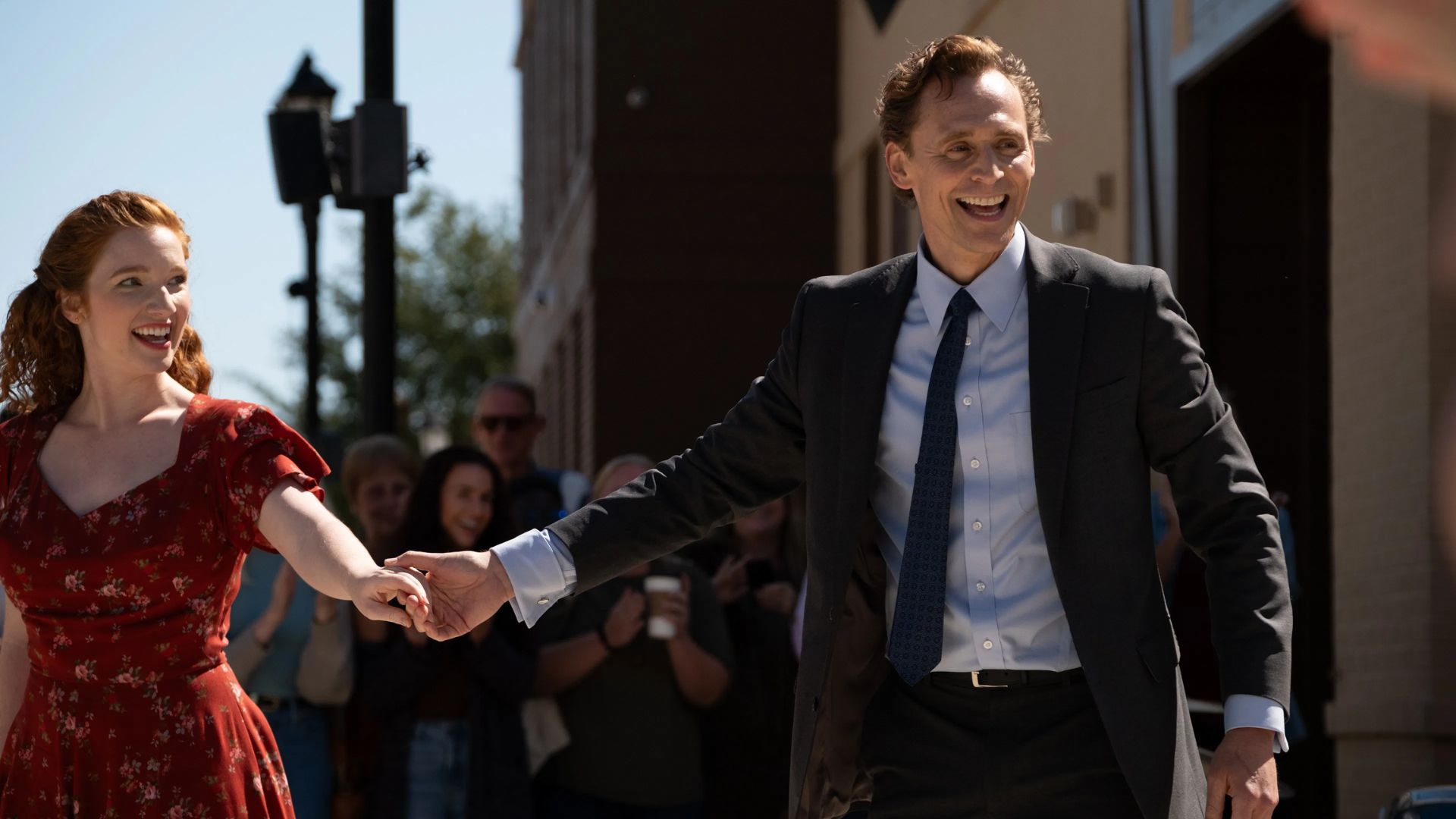 A Vida de Chuck, adaptação do conto de Stephen King com Tom Hiddleston, ganha trailer