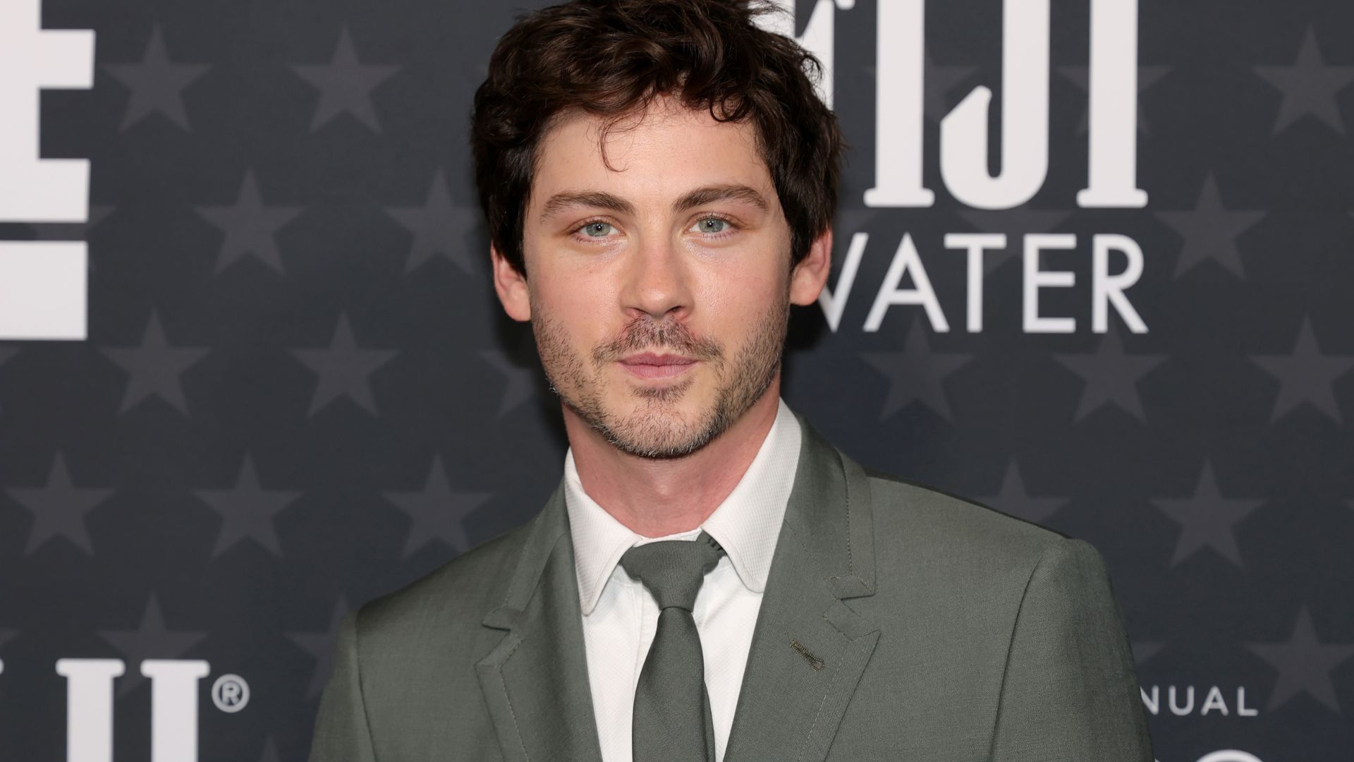 Logan Lerman entra para o elenco da 5ª temporada de Only Murders in the Building
