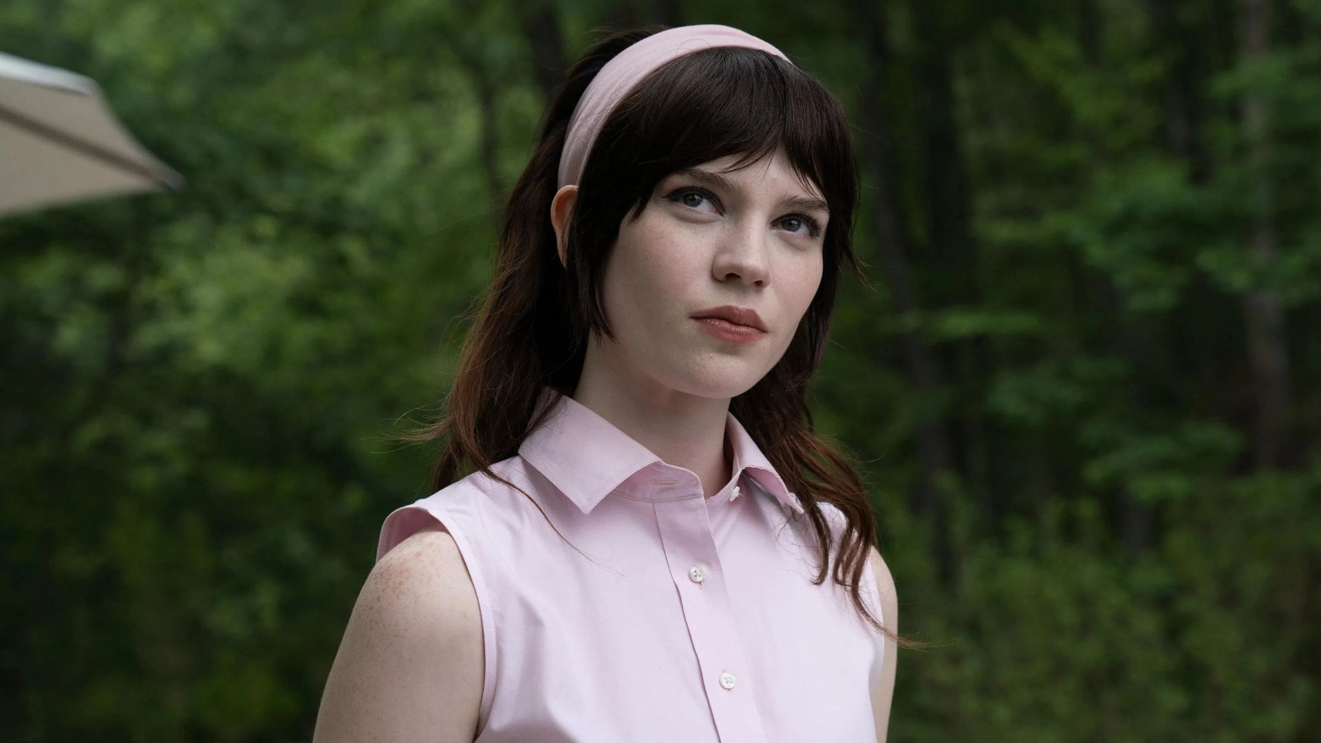 Onde assistir a Acompanhante Perfeita, terror com atriz de Yellowjackets?