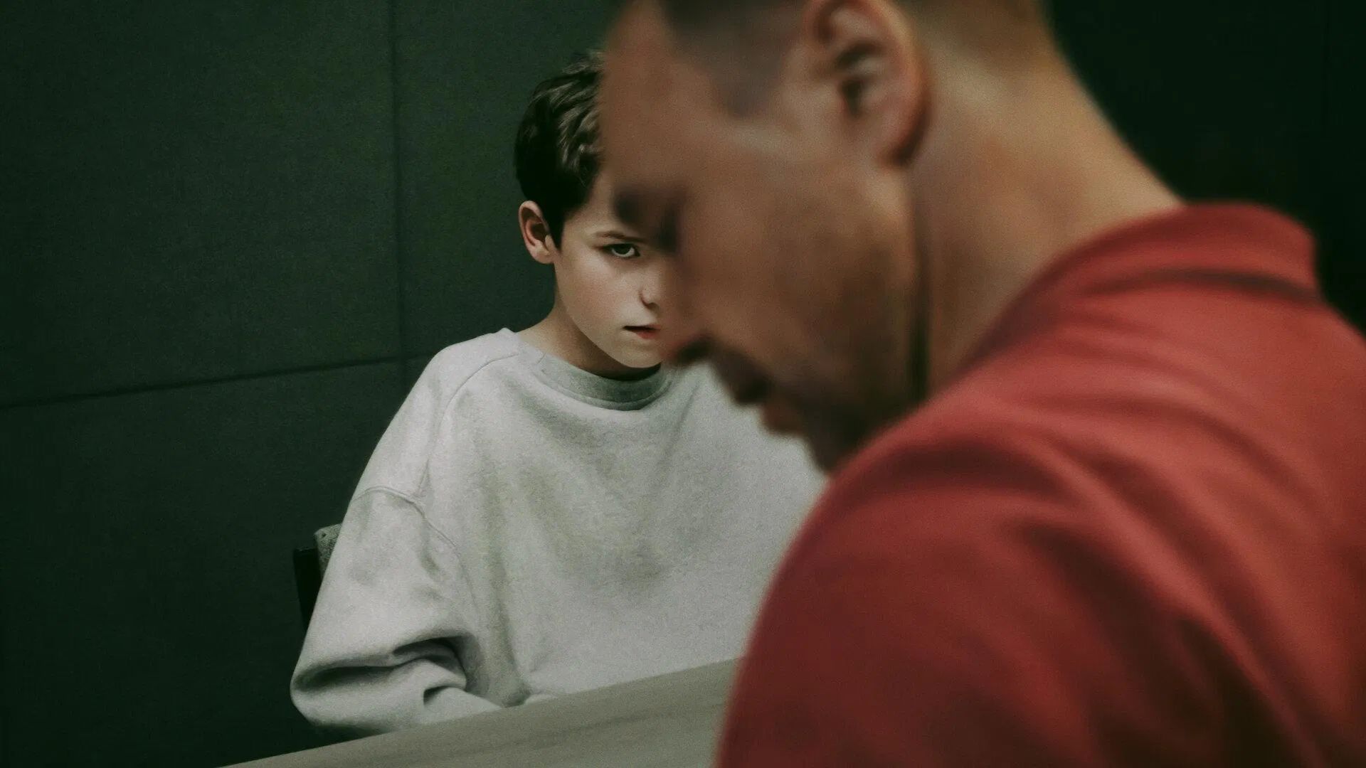 Adolescência se torna a segunda série mais assistida da história da Netflix