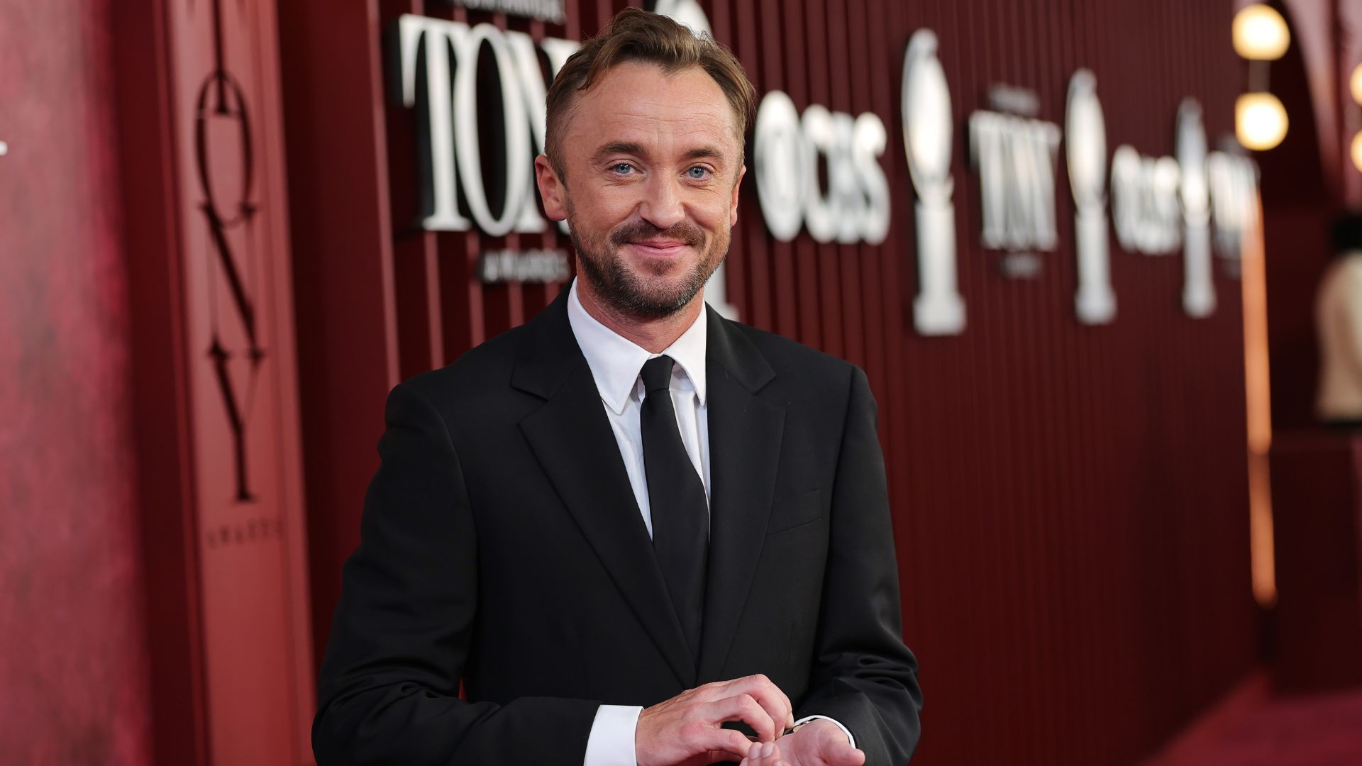 Tom Felton comenta polêmica envolvendo J.K. Rowling em retorno a Harry Potter