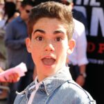 Mãe de Cameron Boyce agradece Adam Sandler por homenagem em Um Maluco no Golfe 2