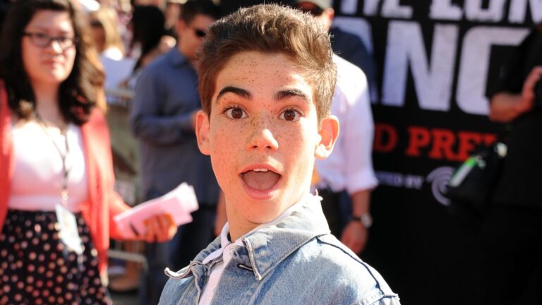 Mãe de Cameron Boyce agradece Adam Sandler por homenagem em Um Maluco no Golfe 2