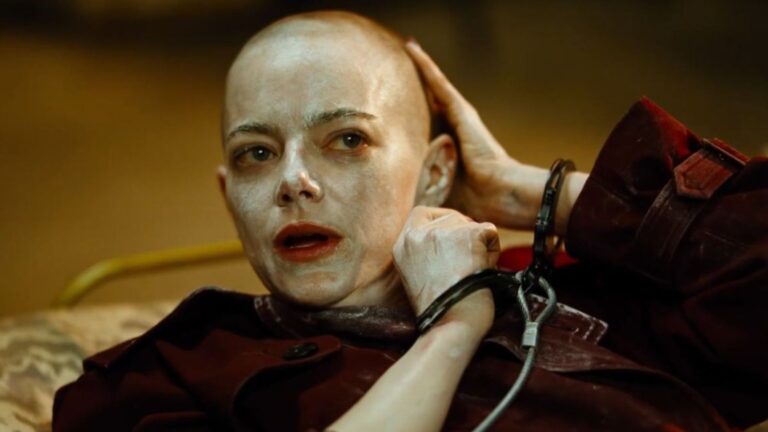 Emma Stone diz acreditar em alienígenas durante lançamento de Bugonia em Veneza