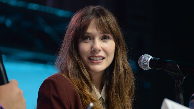 Elizabeth Olsen não atuará mais em filmes de estúdio sem estreia nos cinemas: ‘Streaming não pode ser o fim’