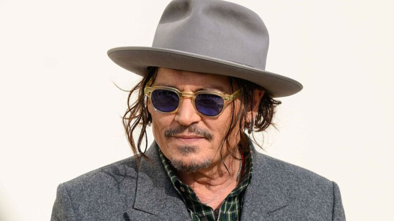 Johnny Depp vai estrelar nova adaptação de Um Conto de Natal dirigida por Ti West