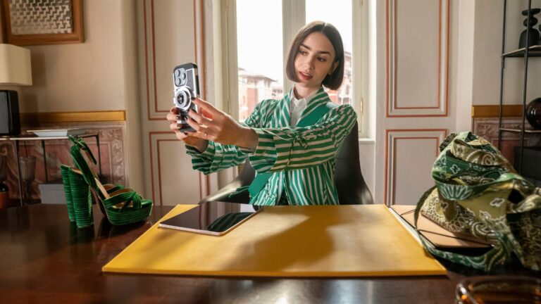 Netflix divulga primeira prévia da 5ª temporada de Emily em Paris