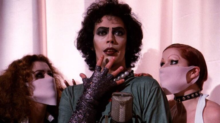 O procedimento extremo que salvou a vida de Tim Curry, de IT e Rocky Horror Picture Show
