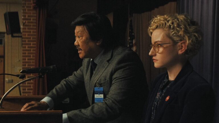 Onde assistir a A Hora do Mal, elogiado terror com Julia Garner e Josh Brolin?