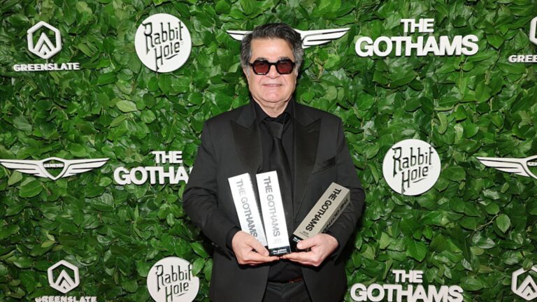 Condenado à prisão no Irã, Jafar Panahi vence três prêmios no Gotham Awards 2025
