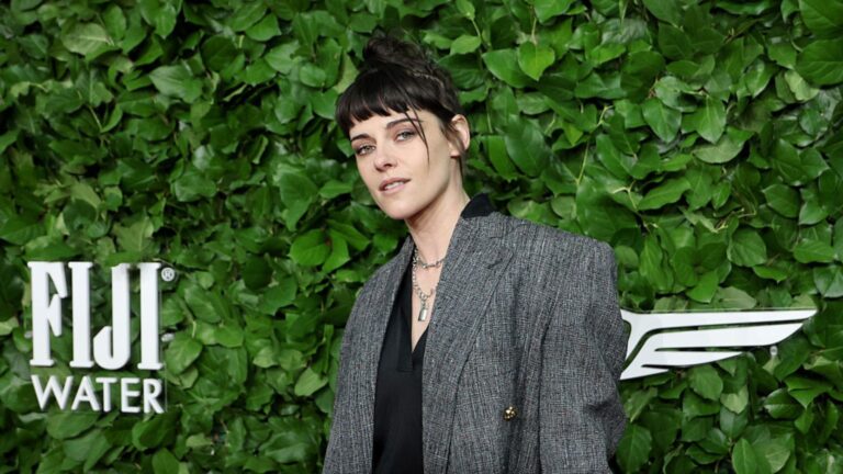 Kristen Stewart afirma que atuar “é pouco masculino” e que atores mascaram suas fragilidades
