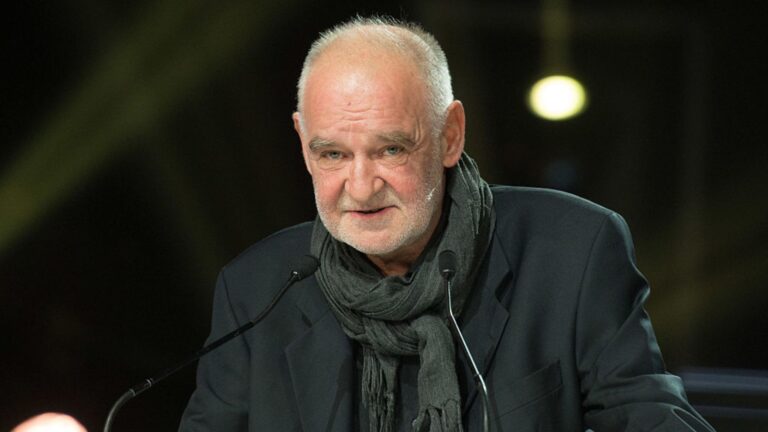 Béla Tarr, cineasta húngaro de Satantango e O Cavalo de Turim, morre aos 70 anos