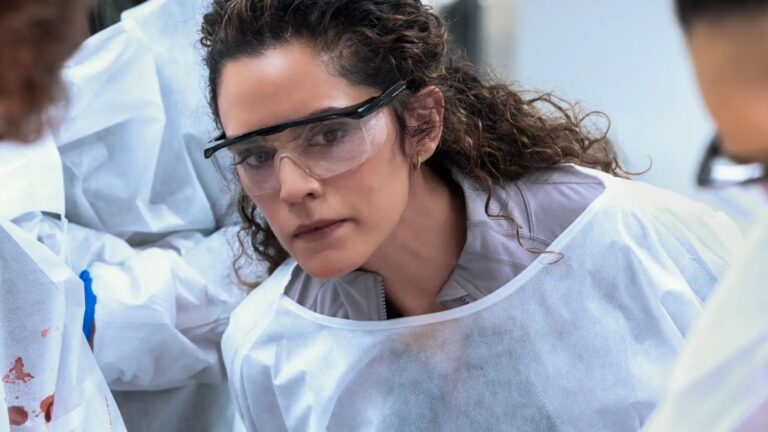 Por que a nova médica teve AQUELA reação ao bebê abandonado em The Pitt?