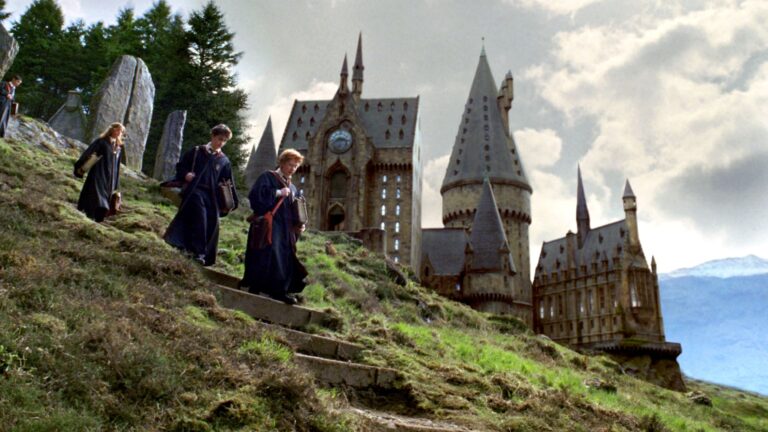 Novas imagens de série de Harry Potter revelam detalhes de Hogwarts