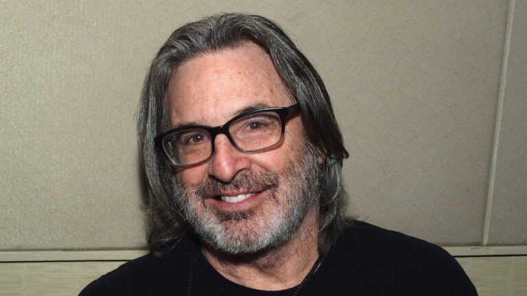 Robert Carradine, ator de Lizzie McGuire, morre aos 71 anos