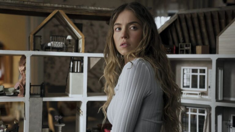 Sydney Sweeney diz que não quer falar de política: “Estou aqui para fazer arte”