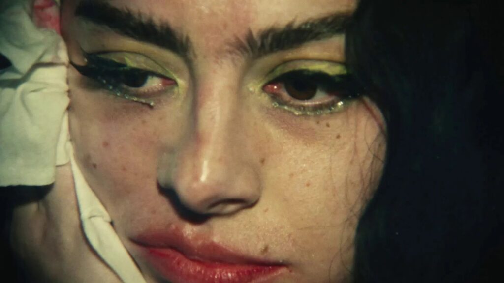 The Moment, filme com Charli xcx, ganha data de estreia no Brasil
