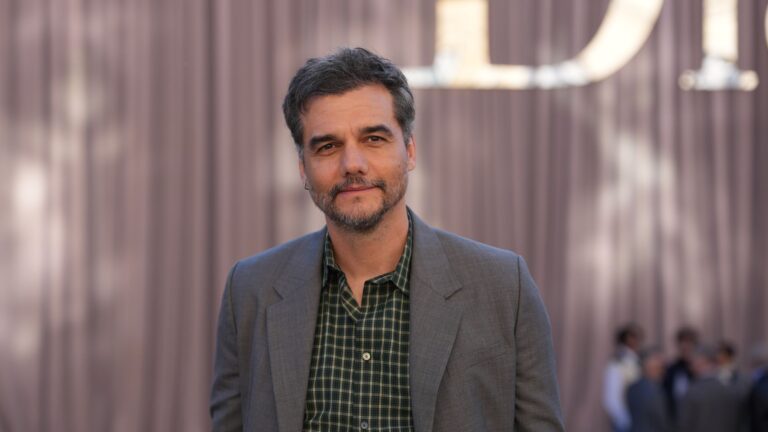 Wagner Moura irá estrelar remake de Gosto de Cereja, vencedor da Palma de Ouro