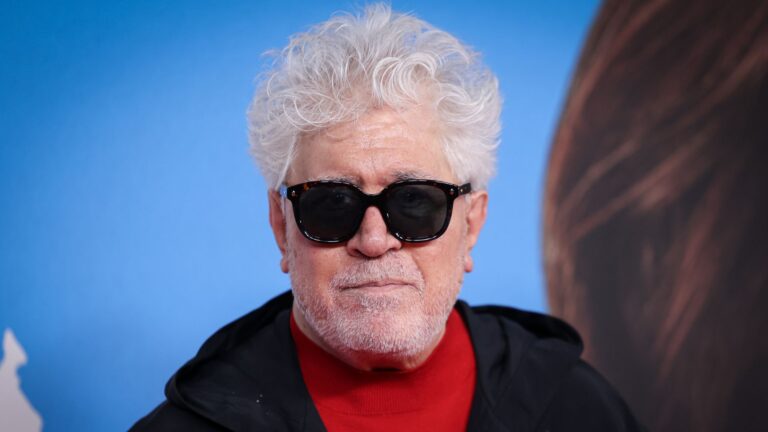 Pedro Almodóvar fala sobre necessidade de fazer filmes: “Sinto que tenho menos tempo”