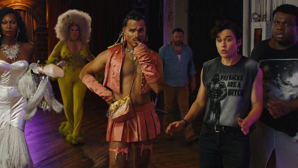 Queens of the Dead, terror com drag queens, estreia nos cinemas brasileiros