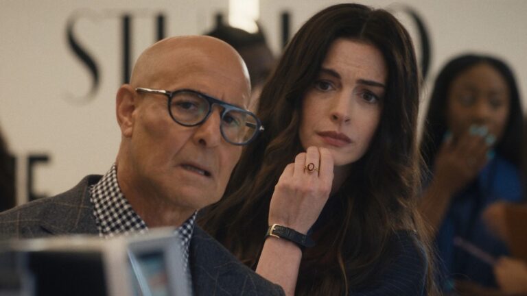 Anne Hathaway refuta ‘desinformação’ sobre demissões de modelos em O Diabo Veste Prada 2