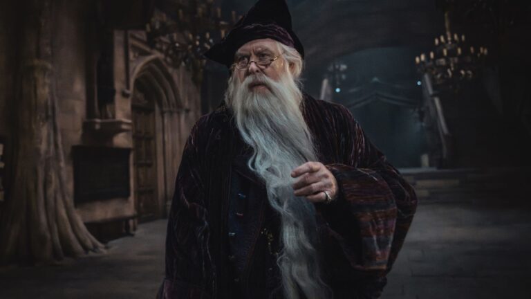 Ator de série de Harry Potter diz que falas transfóbicas de J.K. Rowling foram “distorcidas”