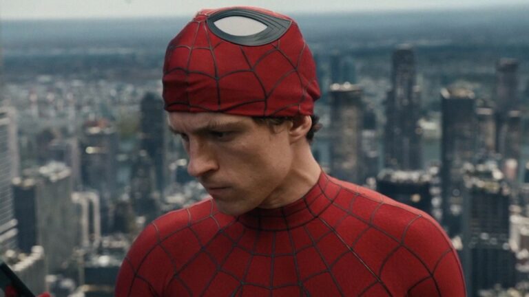 Por que Tom Holland está gravando novas cenas de Homem-Aranha 4? Ator responde
