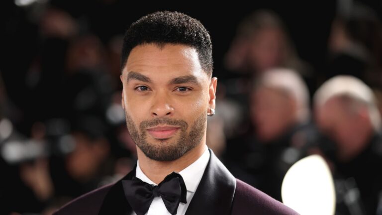 Regé-Jean Page comenta especulações sobre ser o próximo James Bond: “Não é normal”
