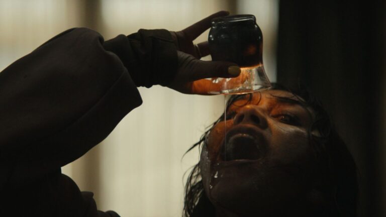 A Morte do Demônio: Em Chamas, novo filme da franquia Evil Dead, ganha trailer