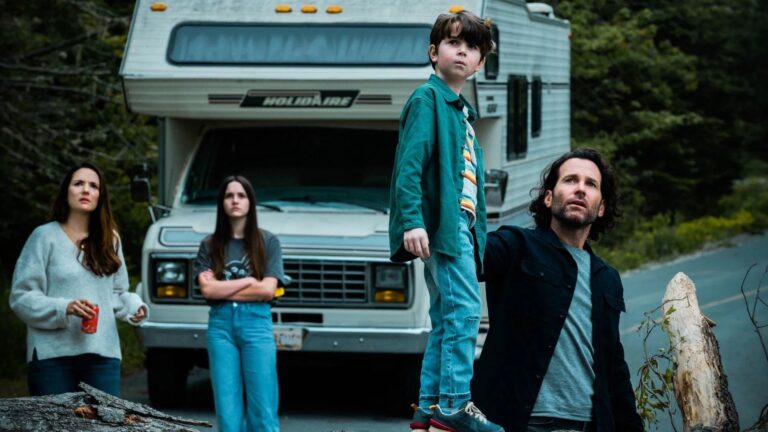 A série de quatro temporadas perfeita para os saudosistas de Lost
